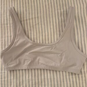 Women's Gray aritzia sports bra